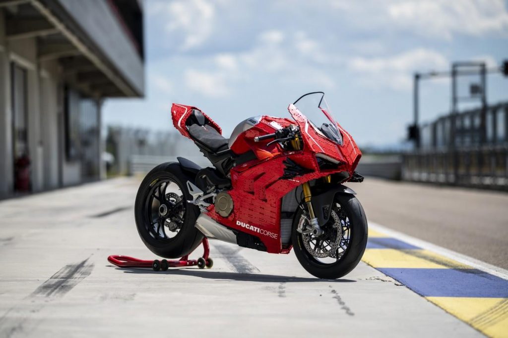 Ducati Panigale V4 R grandeur nature : réalisée avec des briques Lego Technic