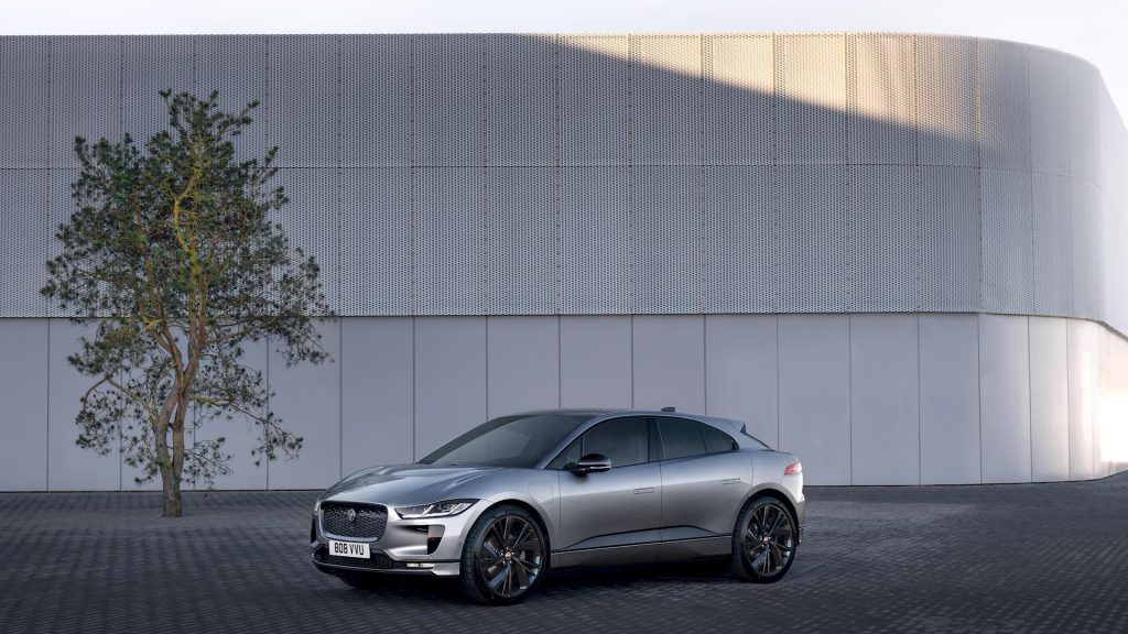 E-Ducation : Jaguar Land Rover et ACI Milano « expliquent » les voitures électriques