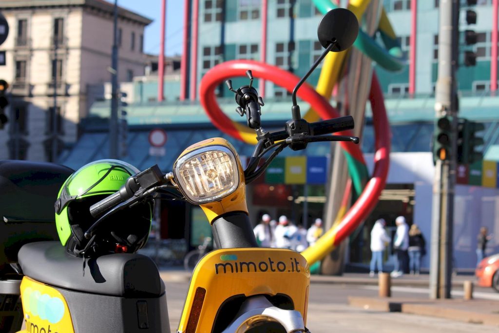 Partage de scooter Mimoto : comment ça marche, combien ça coûte, réductions