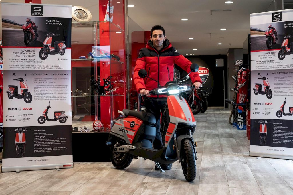 Super Soco CUx Electric Scooter Special Edition Ducati disponible en Italie