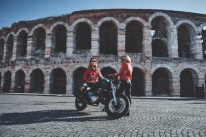 Casque rouge Motor Bike Expo 2020
