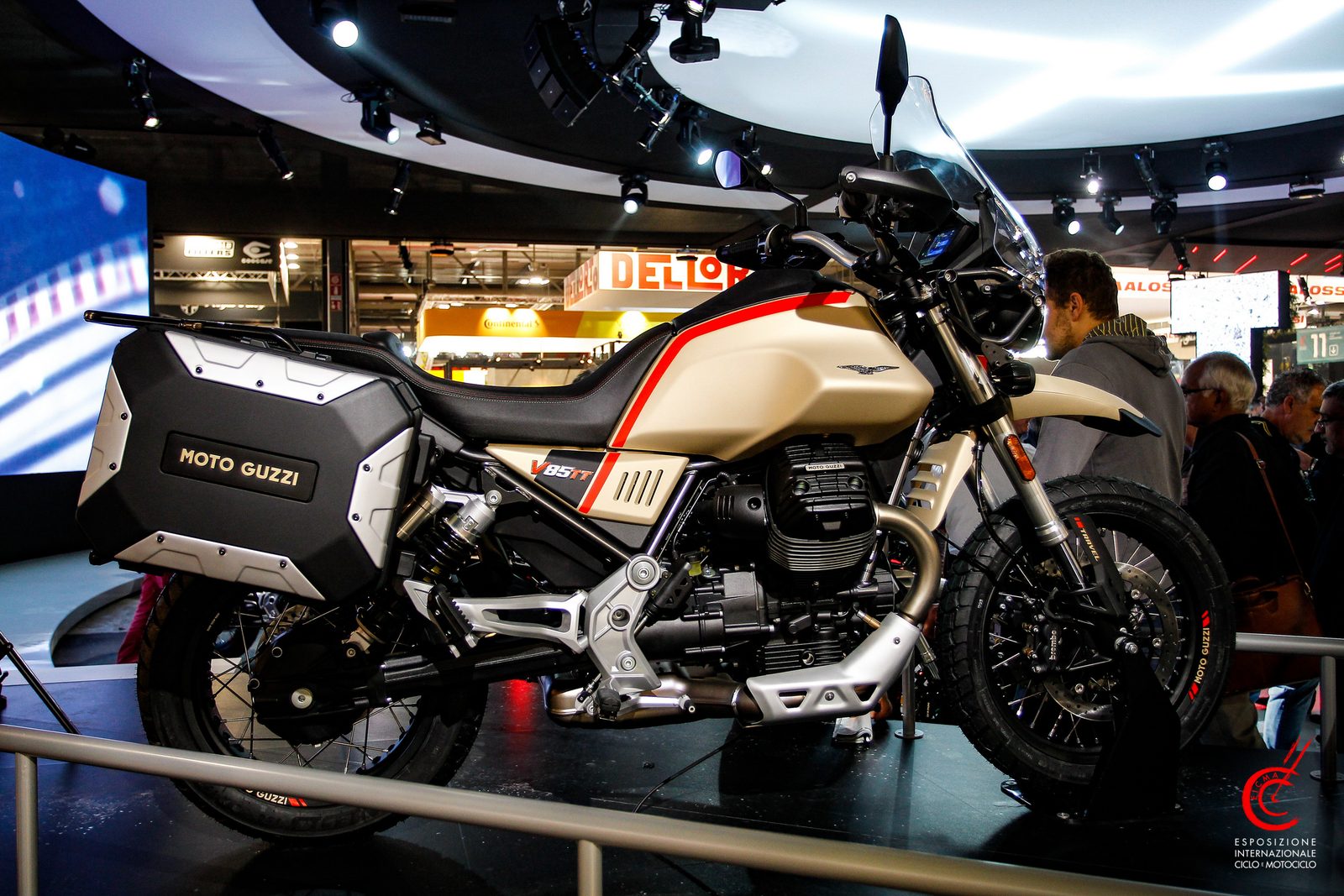 Moto Guzzi V85 TT Voyage 2020 Eicma