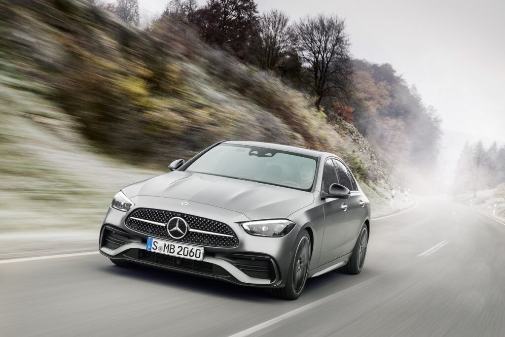 J'ai dépensé 50 € sur la Mercedes Classe C 300 diesel Mild Hybrid : combien de km ai-je fait ?