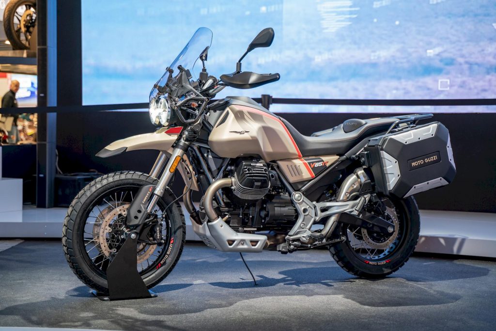 Moto Guzzi V85 TT Travel : version aventure de l'enduro italien