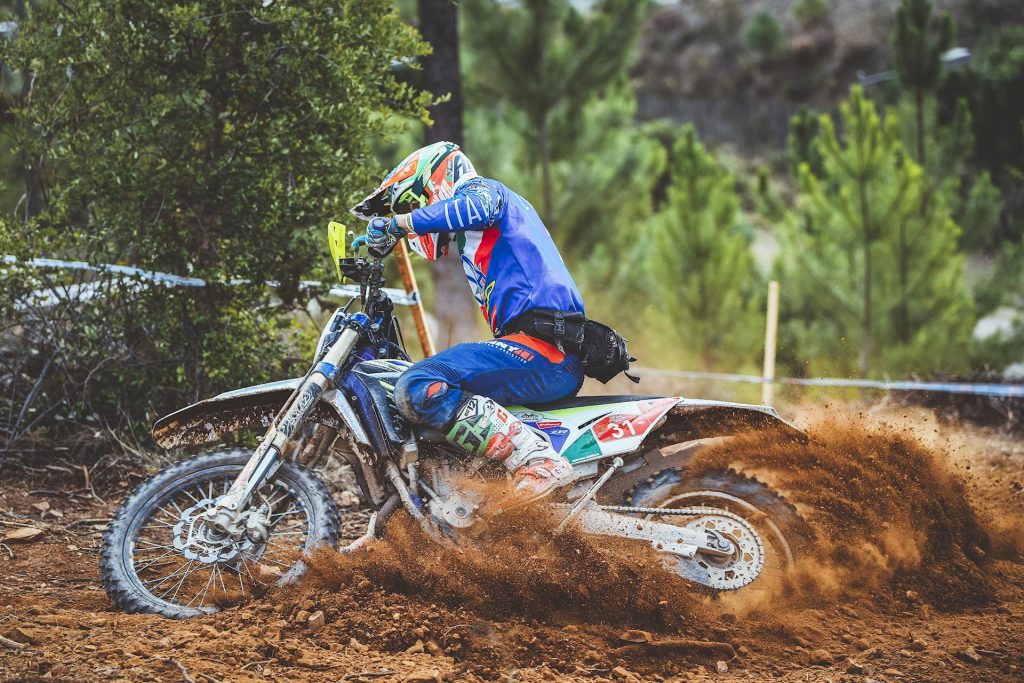 Six Days One Night : la nuit de l'enduro