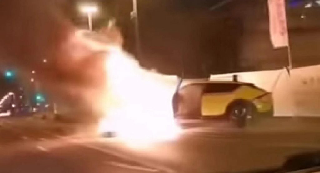 Une Kia EV6 entièrement incendiée après un accident à Budapest