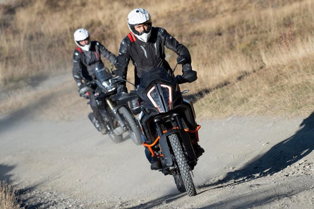 Vêtements de moto T.ur : la tenue d'hiver pour les voyageurs les plus aventureux