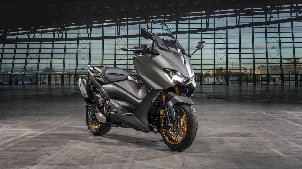 Yamaha TMAX 560 : prix et disponibilité du maxi-scooter renouvelé