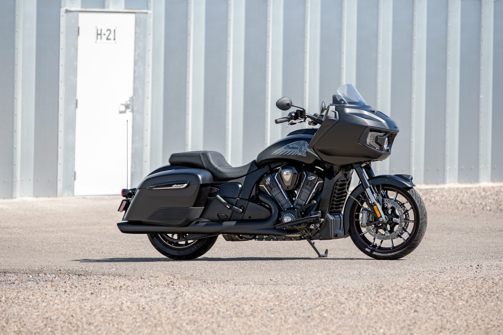 Indian Challenger Dark Horse 2020 Thunder Noir Fumée