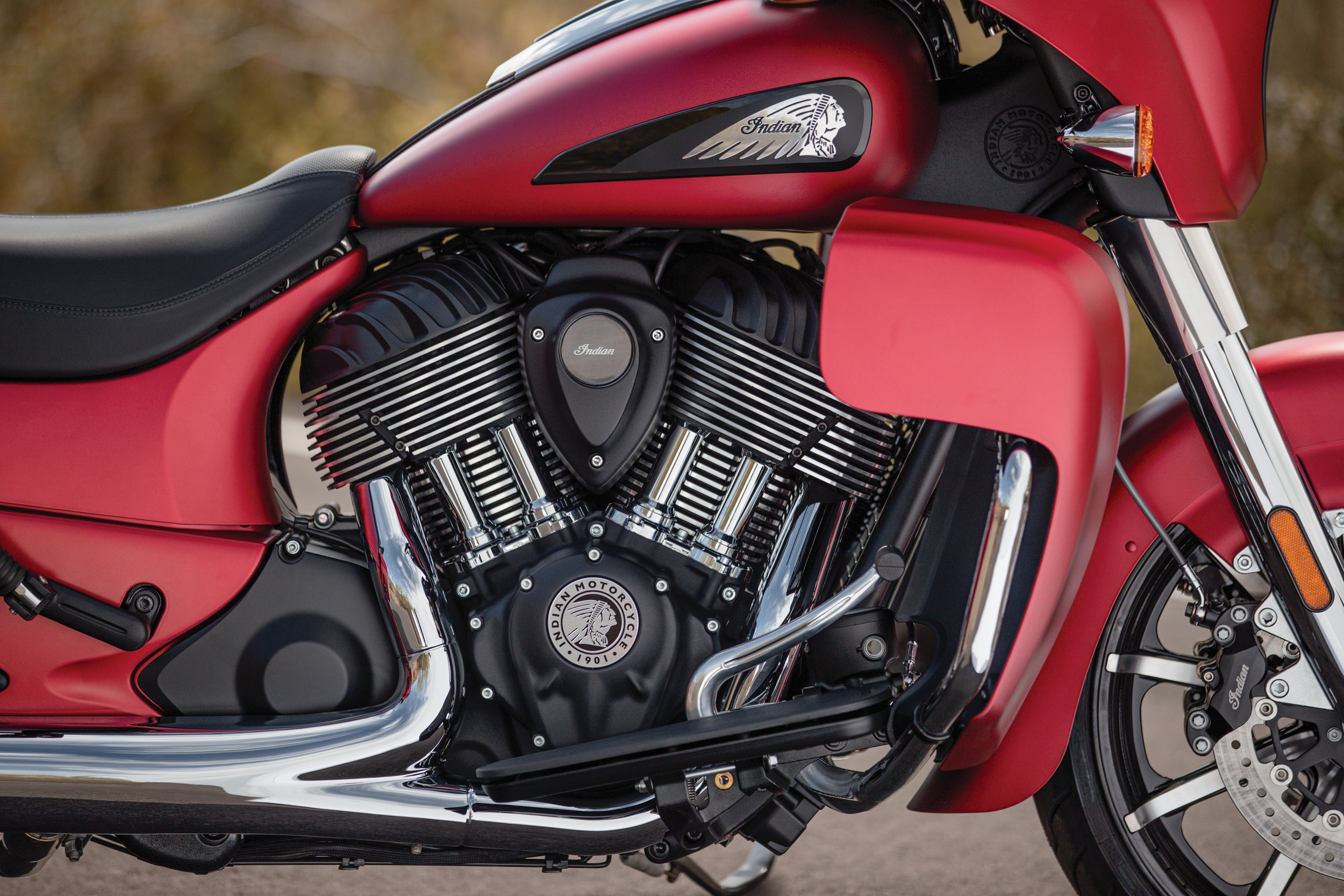 Indian Chieftain Elite 2020 Thunder Stroke 116 Thunder Black Vivid Crystal-Wildfire Red Candy