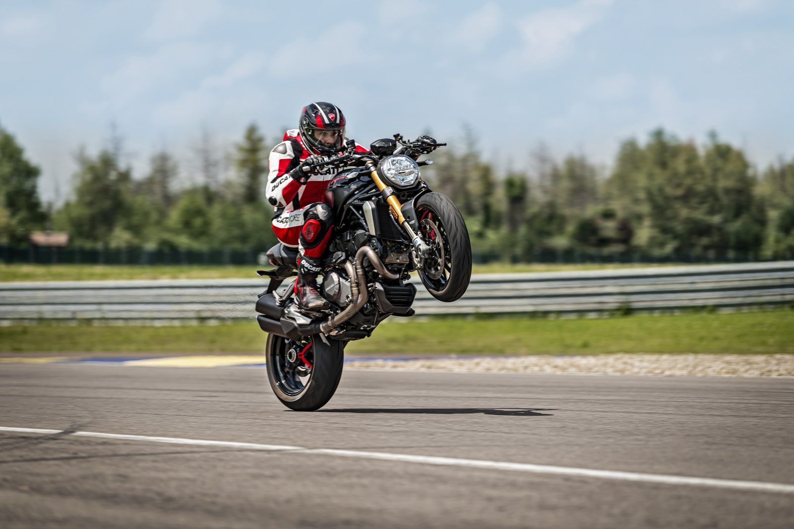 Ducati Monster 1200 S Noir sur Noir