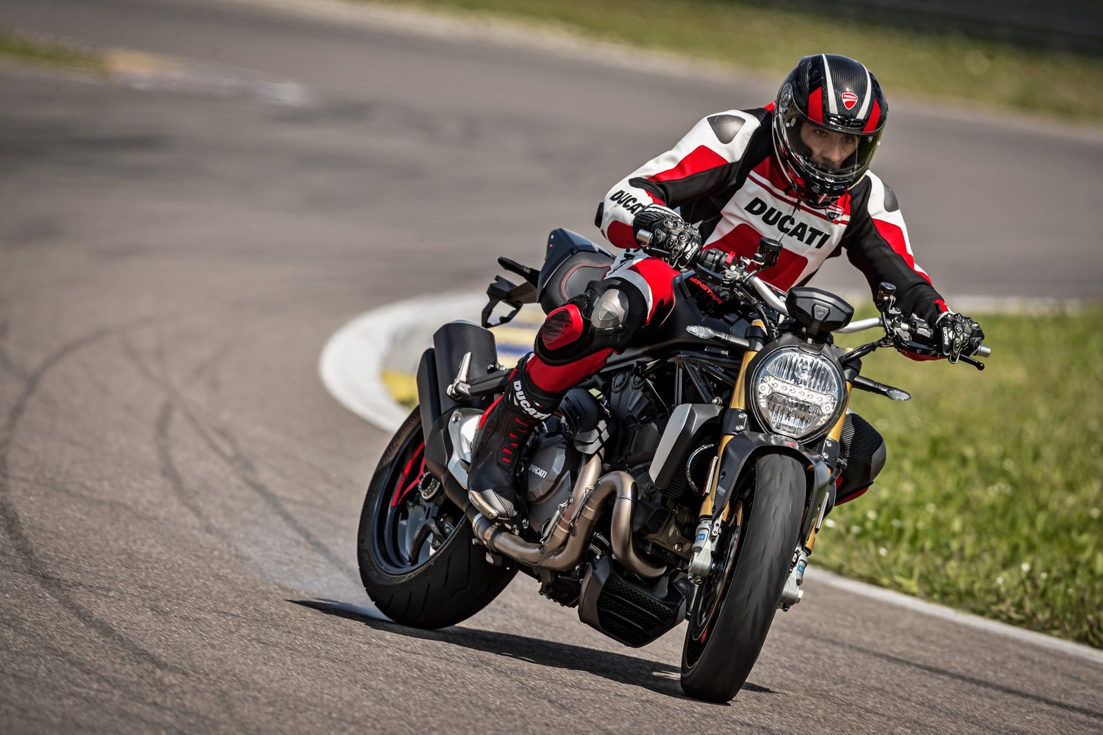 Ducati Monster 1200 S Noir sur Noir
