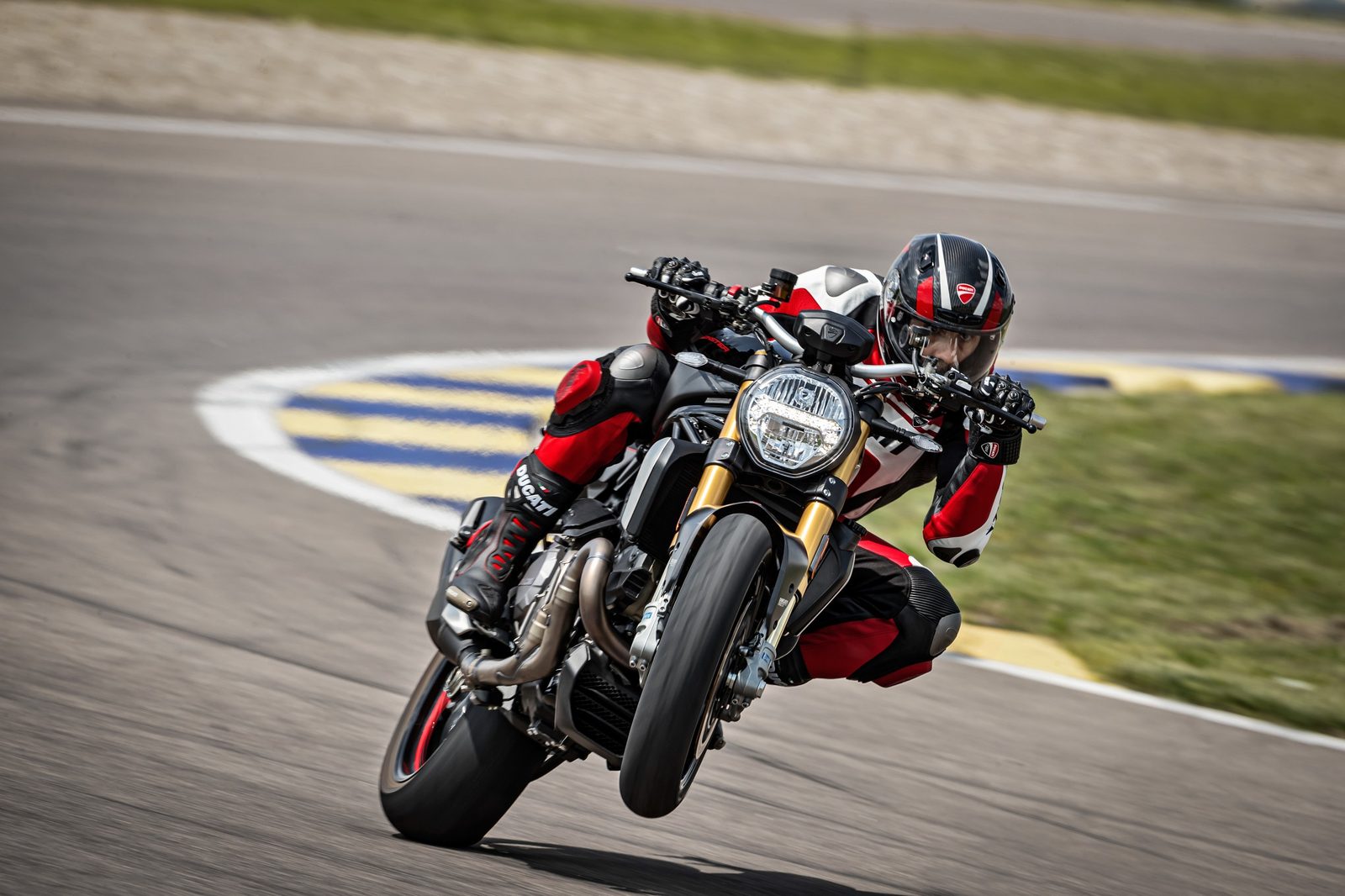 Ducati Monster 1200 S Noir sur Noir