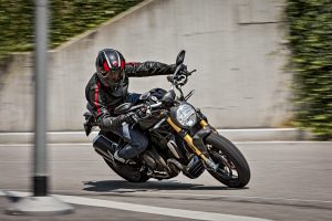 Ducati Monster 1200 S Noir sur Noir Ducati Monster 1200 S Noir sur Noir