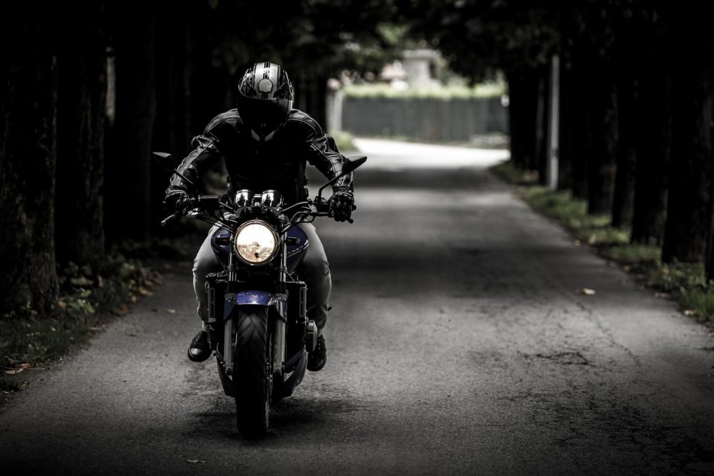 Auprès de qui immatriculez-vous la moto ?  Elle laisse conduire son amie et écope de 33 amendes !