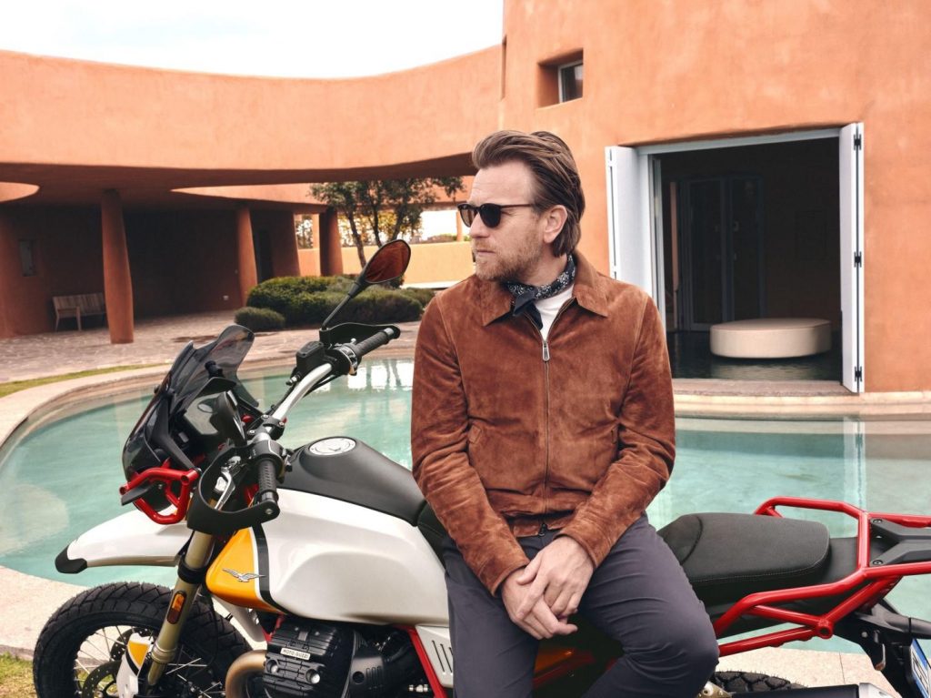 Ewan McGregor Moto Guzzi : l'acteur au volant de la nouvelle V85 TT