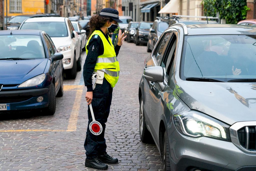 La voiture au nom du père décédé pour éviter les amendes lui coûte 1 600 € d'amende, plus les arriérés.