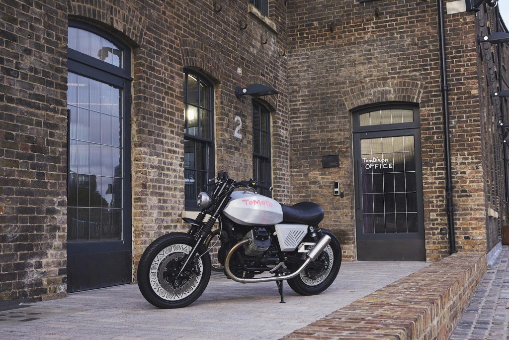 Moto Guzzi au London Design Festival 2019 avec les V7 Tomoto et V85 T