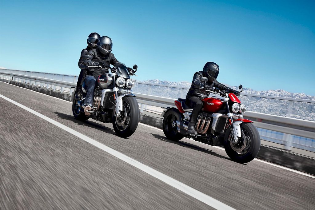 Triumph Rocket 3 R et Rocket 3 GT : des roadsters costauds avec le plus gros moteur de série au monde