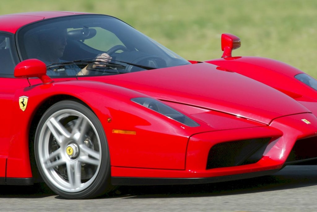 Une Ferrari Enzo de 2,5 millions d'euros détruite contre un arbre aux Pays-Bas