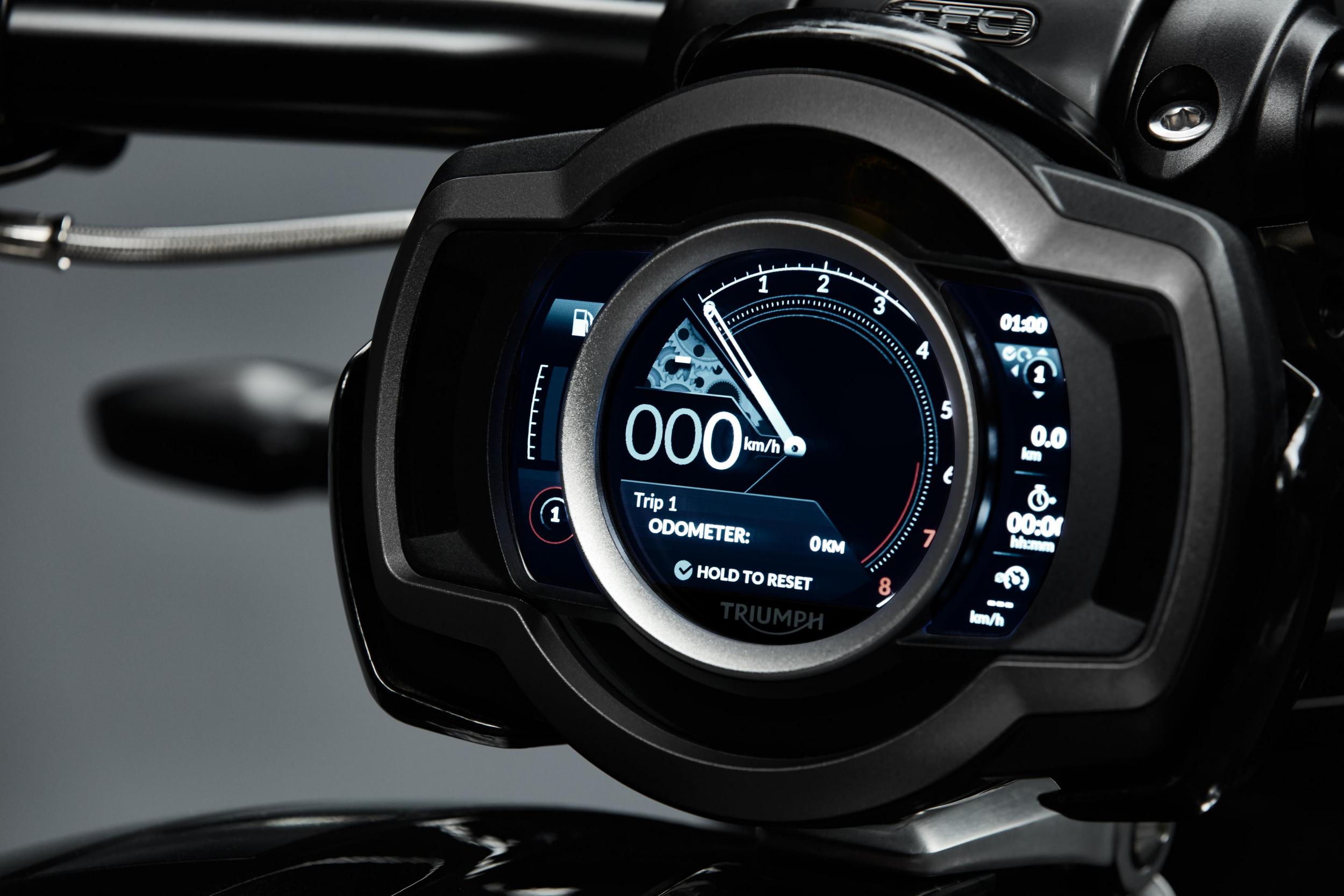 Triumph_TFC_R_TFT_Instruments