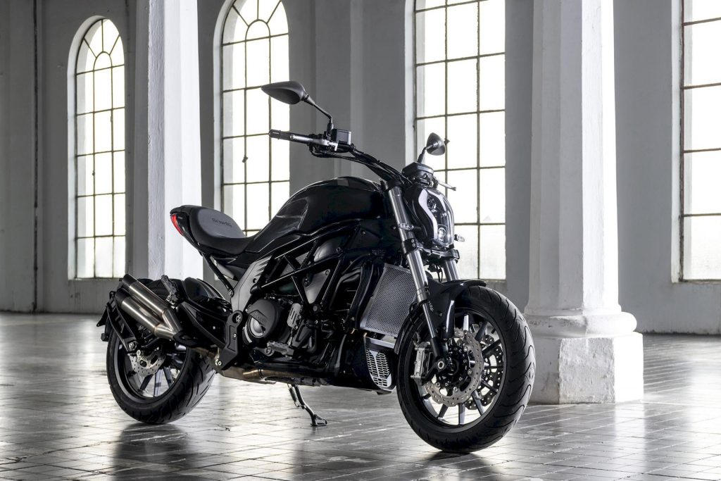 Benelli 502C, croiseur urbain éclectique
