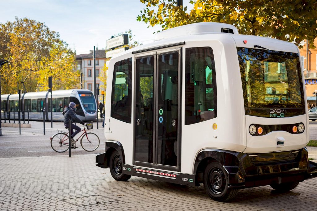 EasyMile EZ10 est le premier véhicule autonome de niveau 4 autorisé en Europe