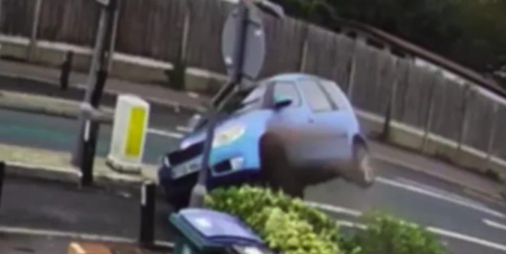 La tristement célèbre route d'Angleterre qui tue les voitures et les camionnettes : c'est pourquoi