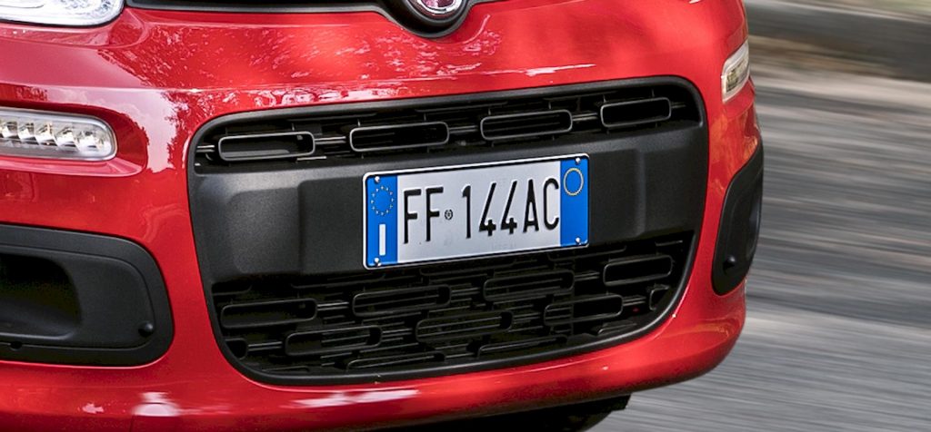 Portabilité des plaques d'immatriculation.  Ce sera fait, parole de Toninelli qui pense aussi aux radars