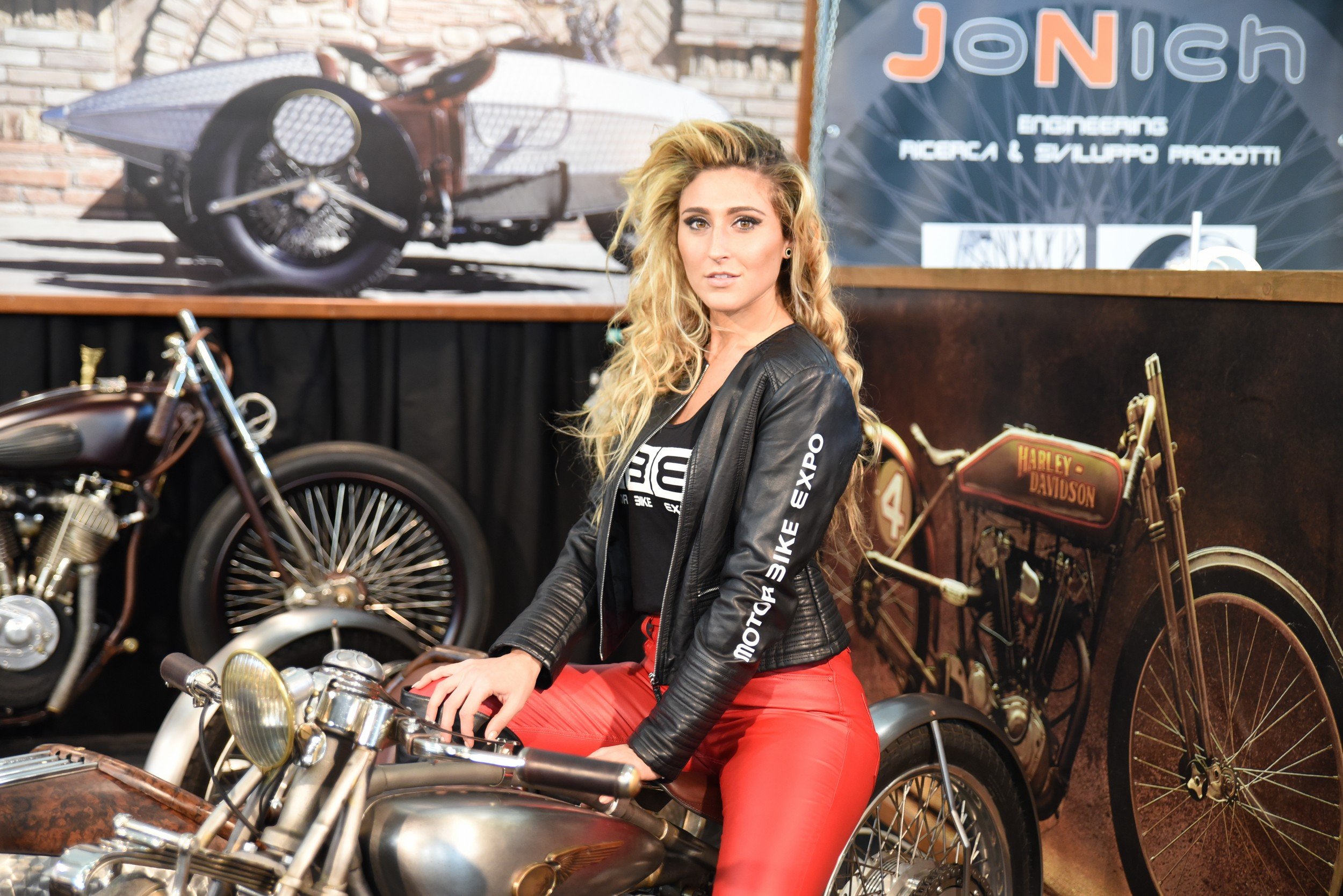Salon de la moto pour filles
