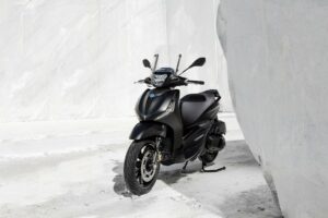 Piaggio Beverly et Piaggio MP3 300 Deep Black Piaggio Beverly et Piaggio MP3 300 Deep Black