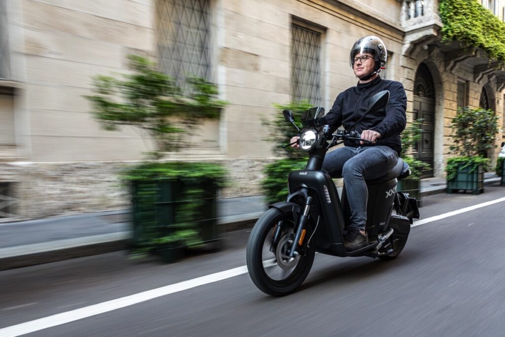 Askoll XKP, le nouveau scooter électrique italien avec 90 km d'autonomie