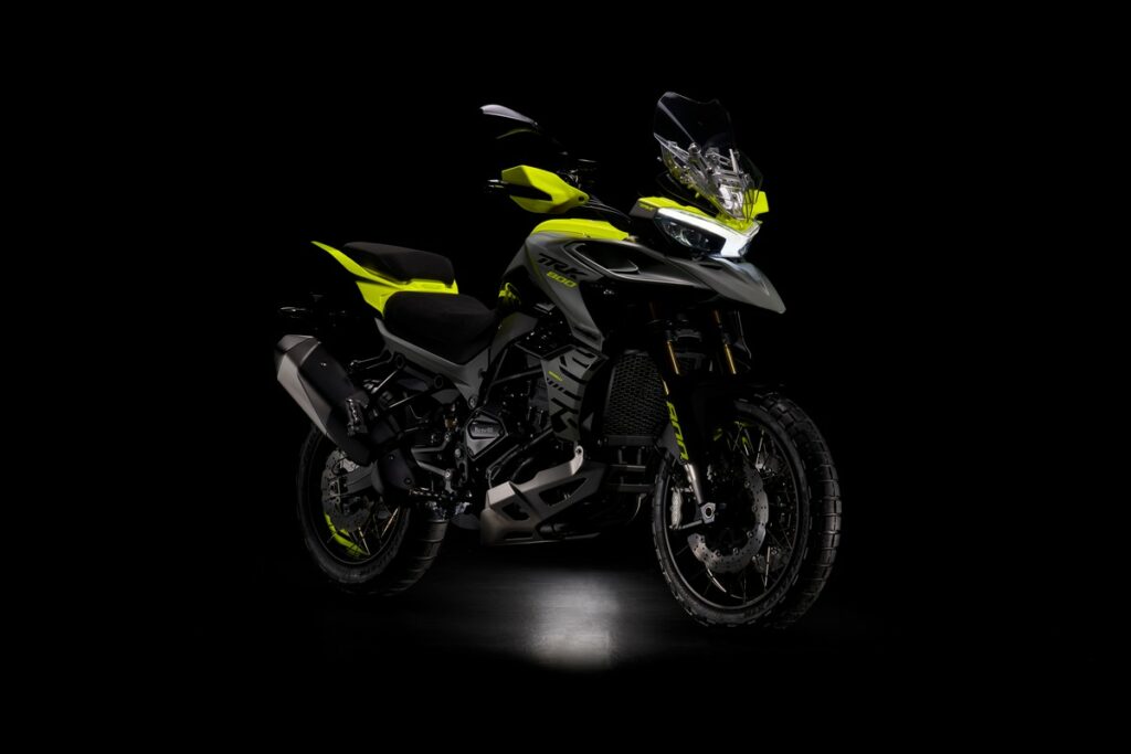 Benelli TRK 800 2023 : le vélo d'aventure pour l'asphalte et le tout-terrain