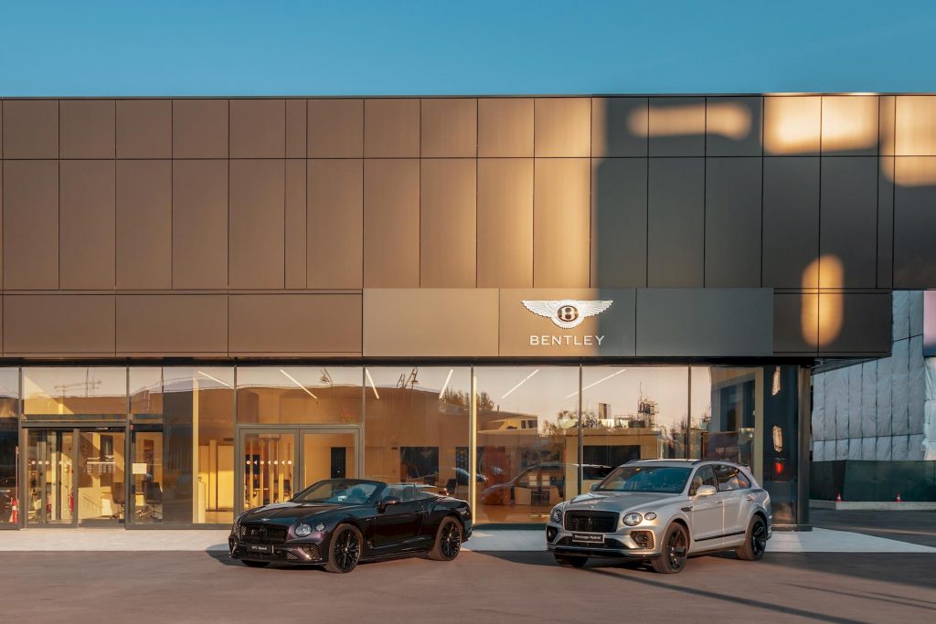Bentley Milano est le nouveau siège de la maison anglaise dans la capitale italienne de l'élégance