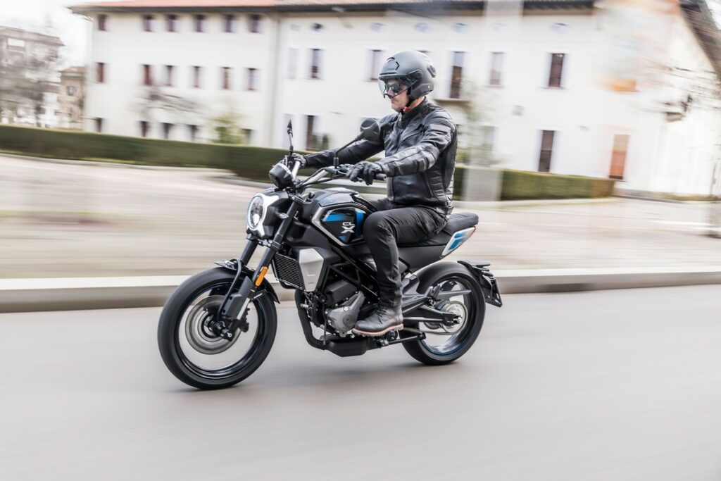 CFMOTO 300CL-X Heritage : vélo de route néo-rétro à partir de 4 190 € fc