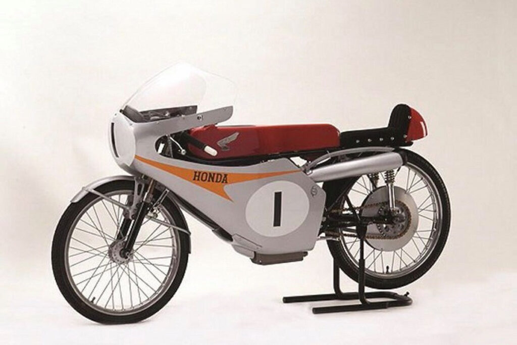 Cette Honda RC116 50cc de 1966 a atteint 174km/h sur piste.