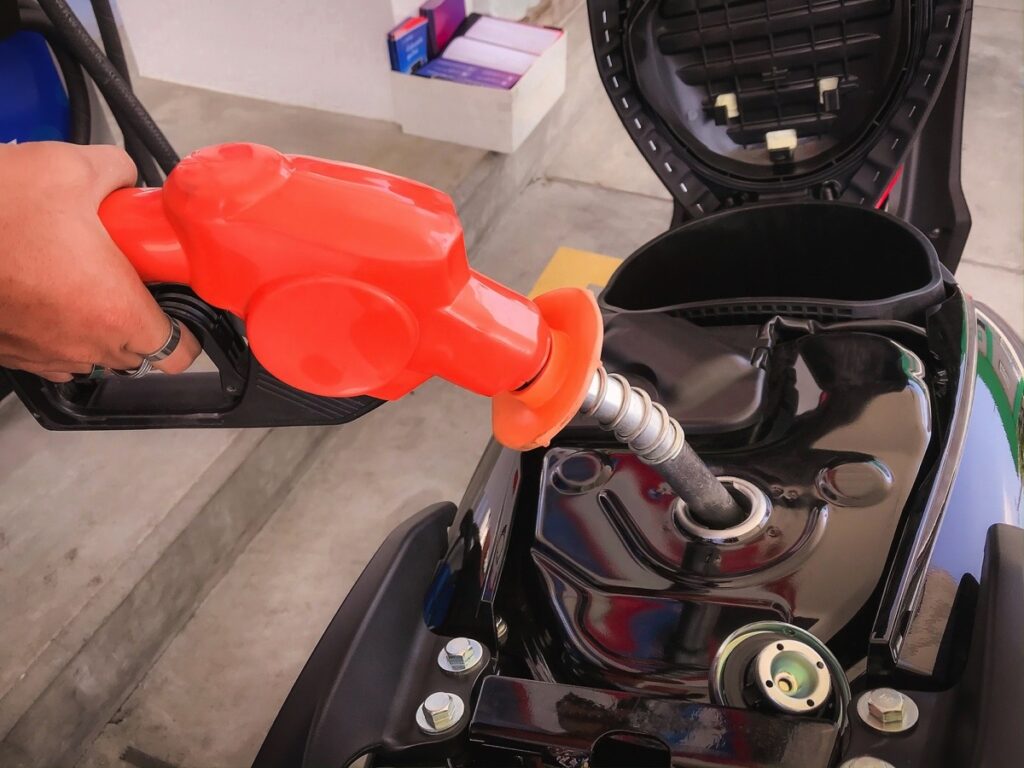 Conseils pour économiser l'essence sur les motos et les scooters