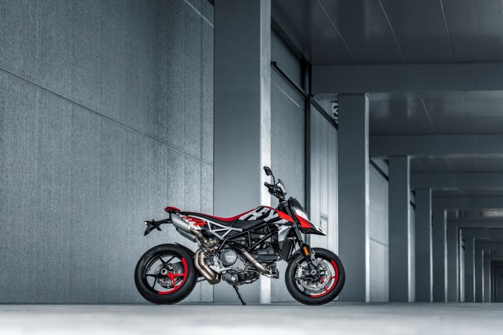 Ducati Hypermotard 950 RVE 2024 : la nouvelle livrée Graffiti Livery Evo à partir de 15 390 euros