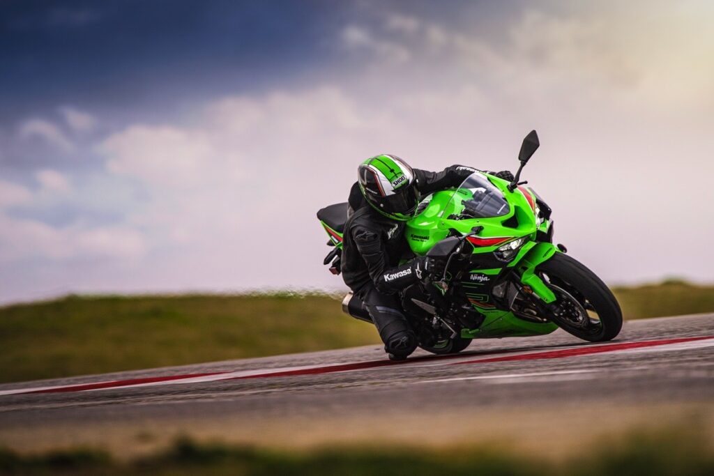Kawasaki Ninja ZX-6R MY 2024 : nouveau look et moteur mis à jour