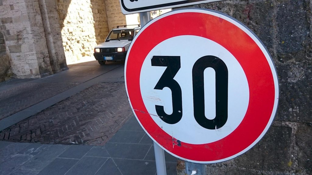 L'UE veut qu'on aille à 30 km/h en ville (quand il n'y a pas de circulation)
