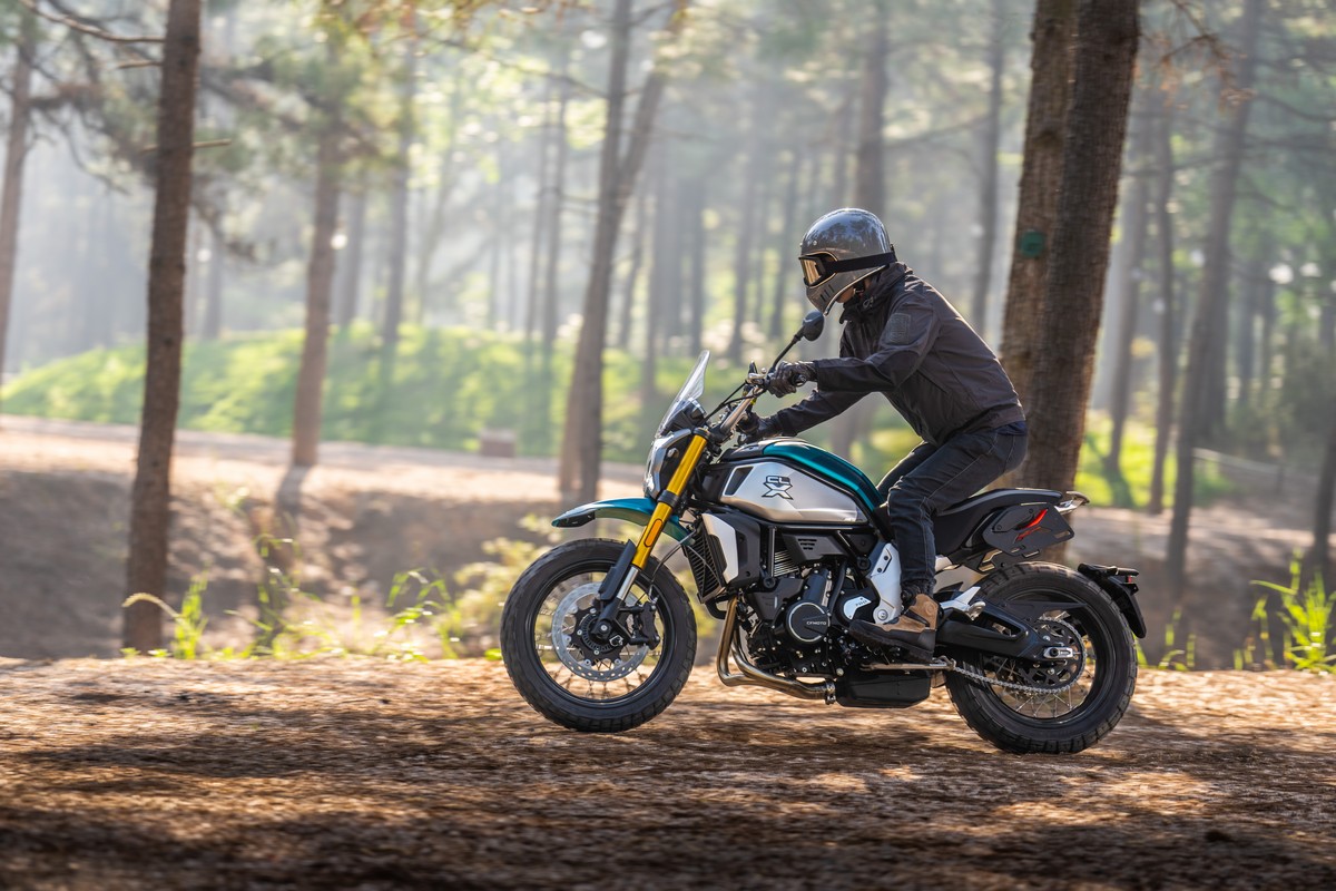 CFMOTO 700CL-X Aventure