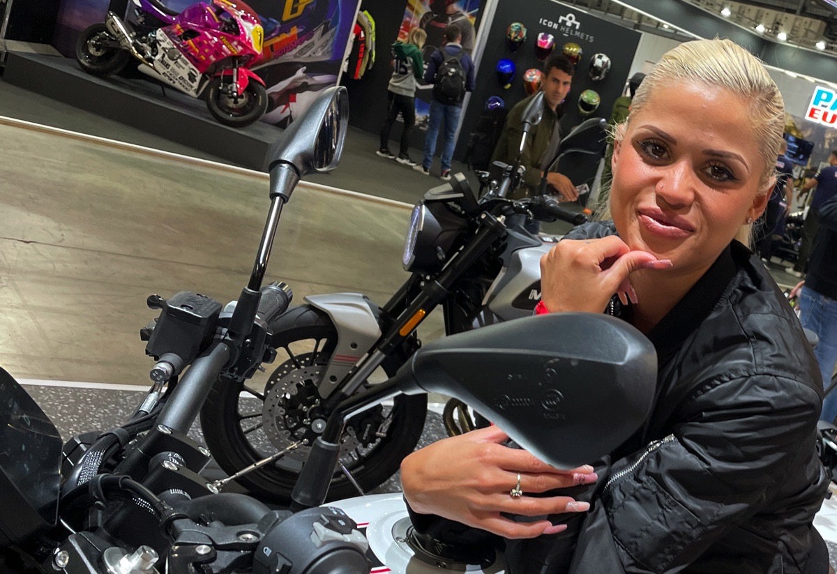 Salon de filles filles Eicma