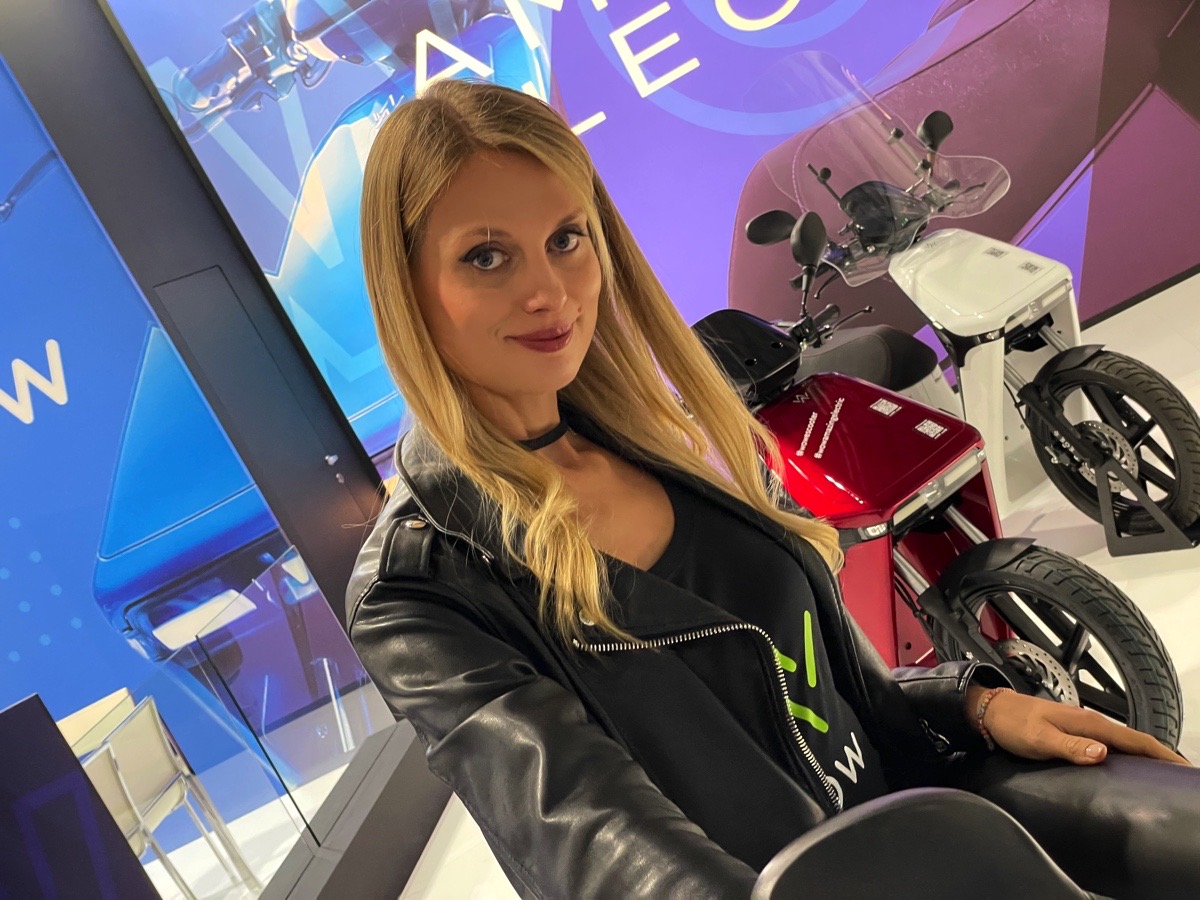 Salon de filles filles Eicma