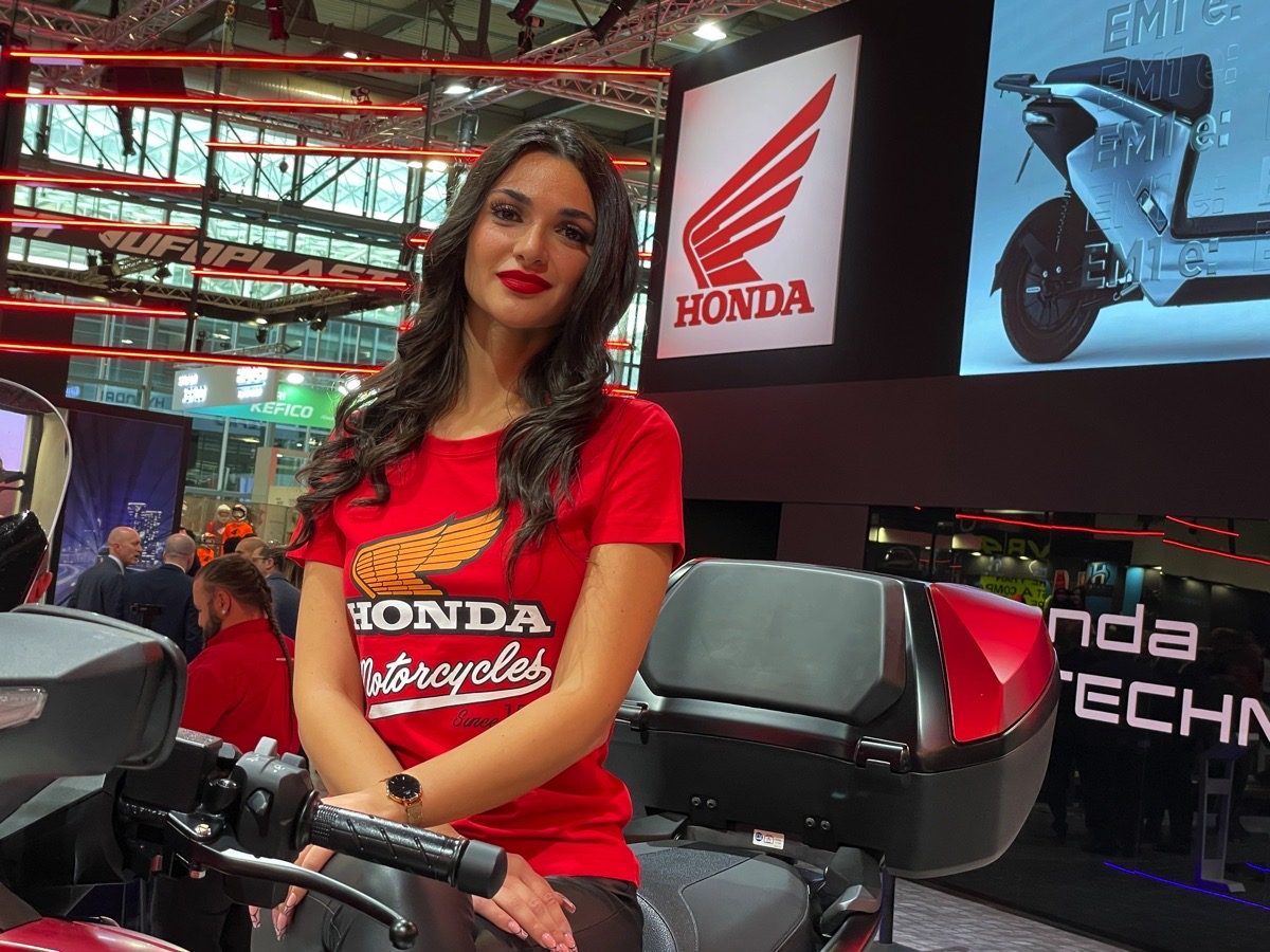 Salon de filles filles Eicma