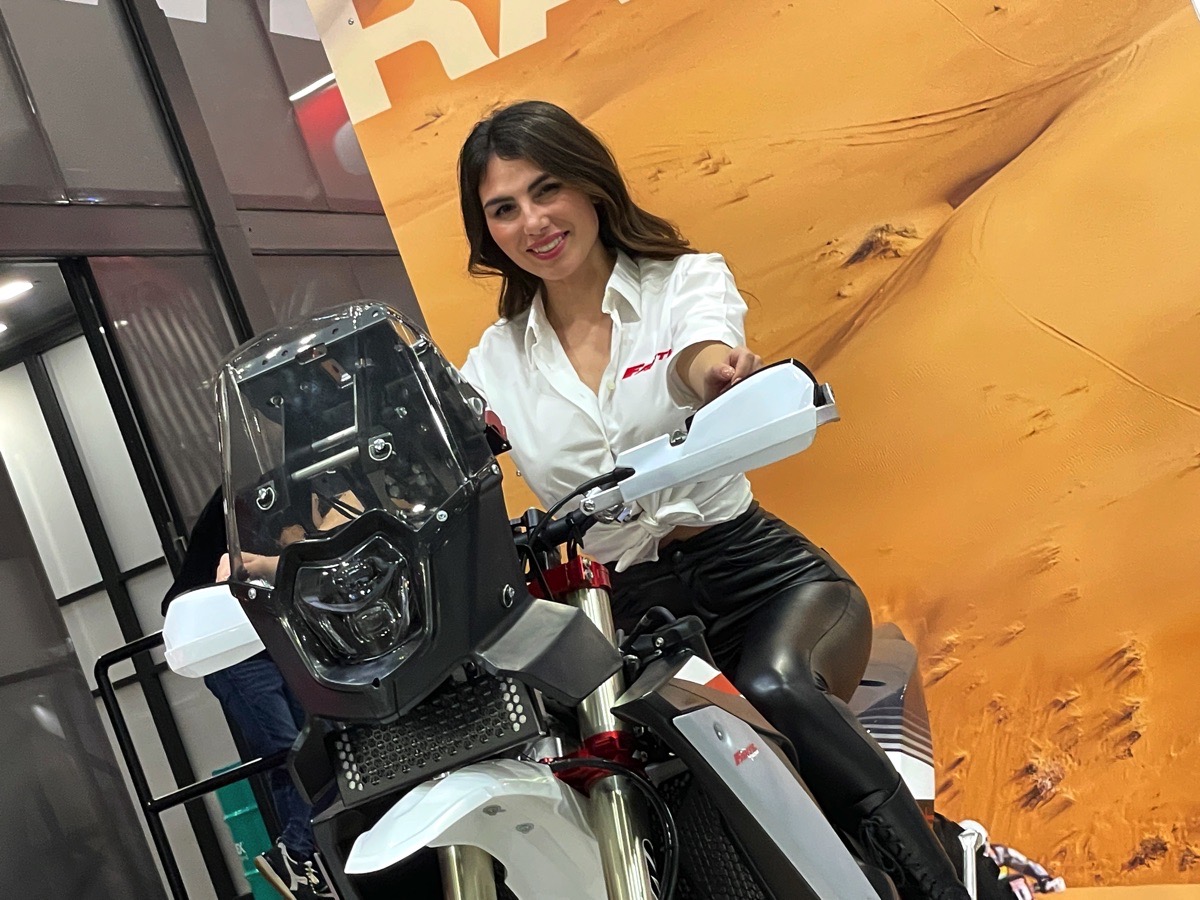 Salon de filles filles Eicma