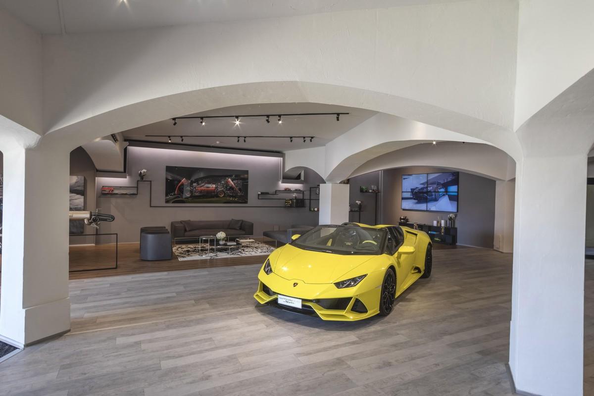 Salon Lamborghini Porto Cervo 2021