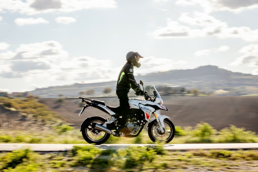Benelli TRK 251 2023 : agile et maniable, avec un cœur battant de 250 cc