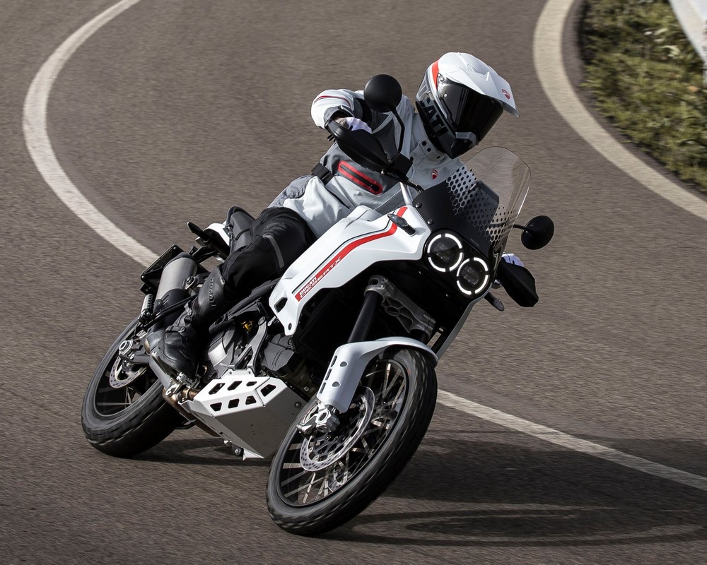 Ducati DesertX 2023 avec système de navigation Turn by Turn