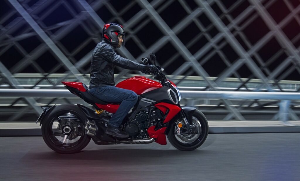 Ducati Diavel V4 2023 : des performances et un plaisir de conduite encore plus excitants