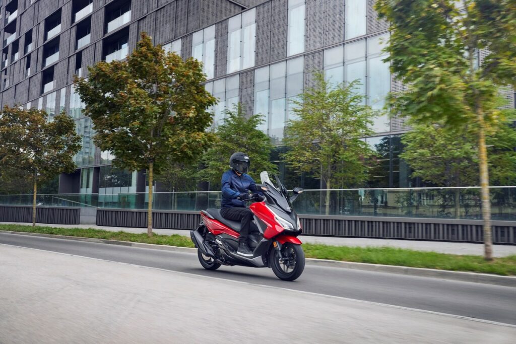 Honda Forza 350 2023 : le scooter Sports‑GT encore plus captivant